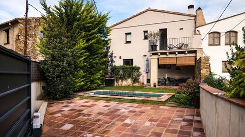 176910760369727093708e1