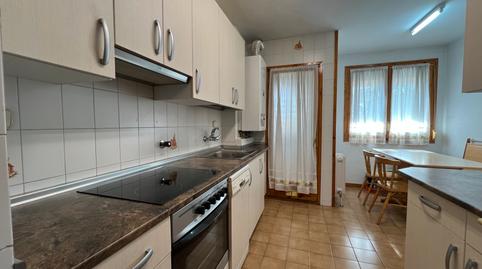 1770214433698354210e774