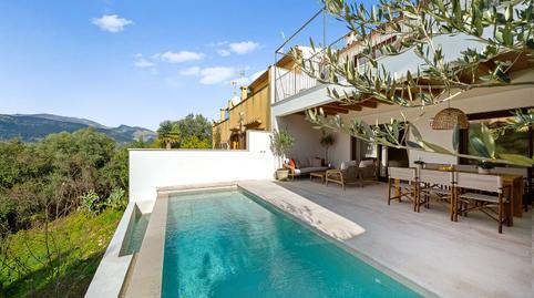 17702196516983688302516