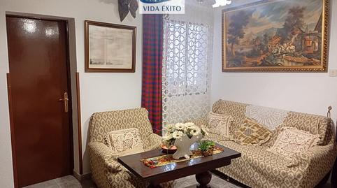 17702259456983811904e29