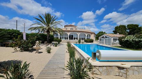 17703885816985fc658e390